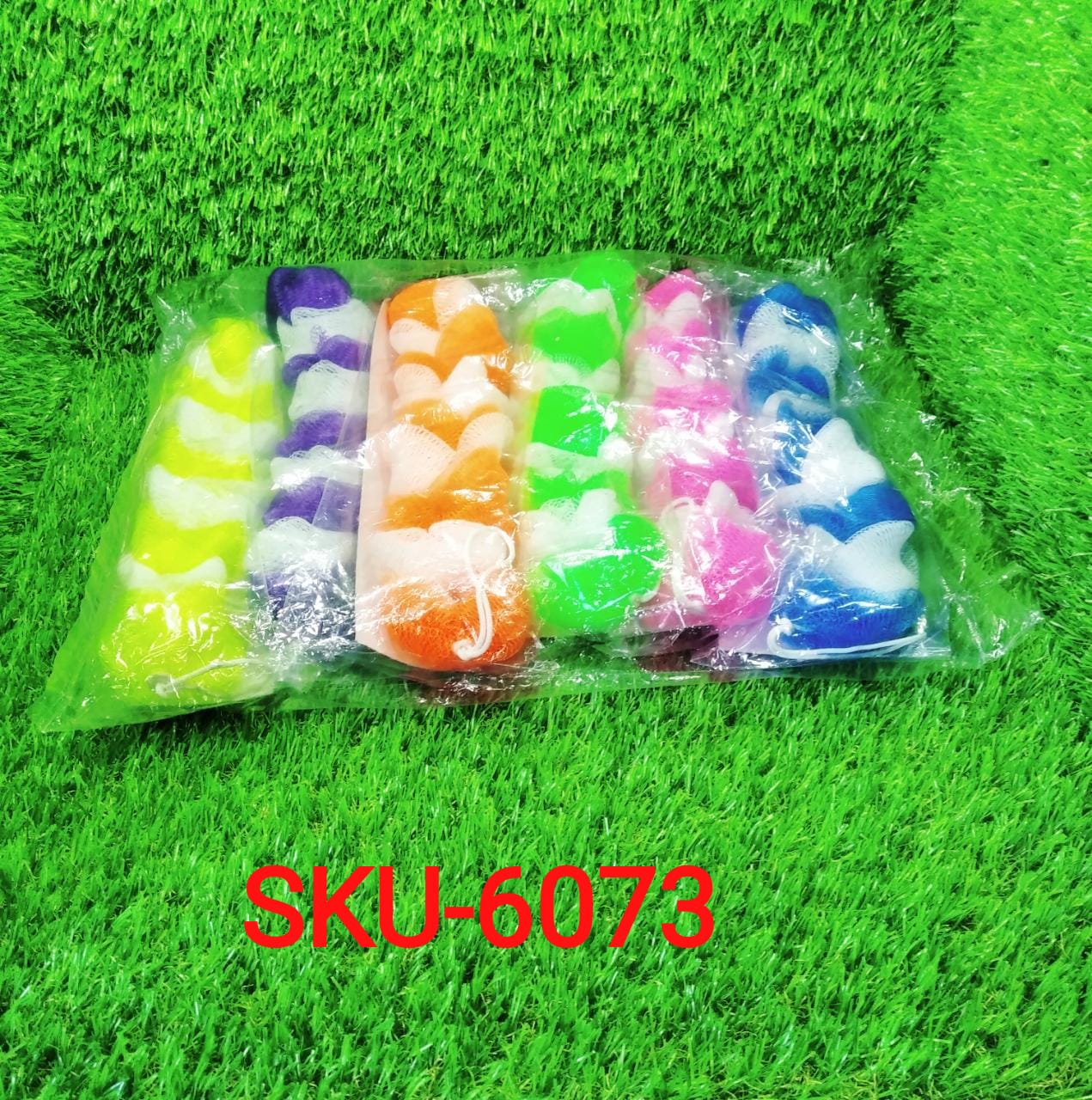 Pack of 6 long body scrubbers, ideal for effective shower cleaning. Pack of 6 long body scrubbers, ideal for effective shower cleaning.